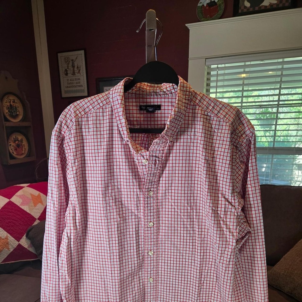 Gap red and white checkered button-up shirt in XL